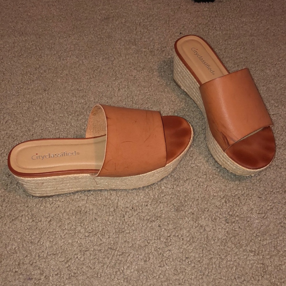 City Classified Platform Sandal